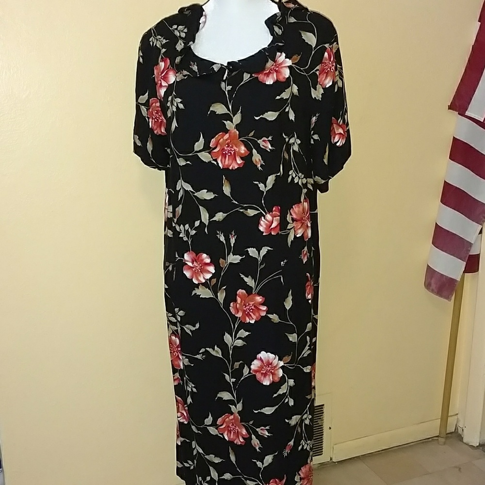 Flowered long dress. Size 20w expressions plus